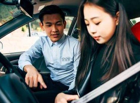 成人驾校女杨教练视频,成人驾校女教练的蜕变之路